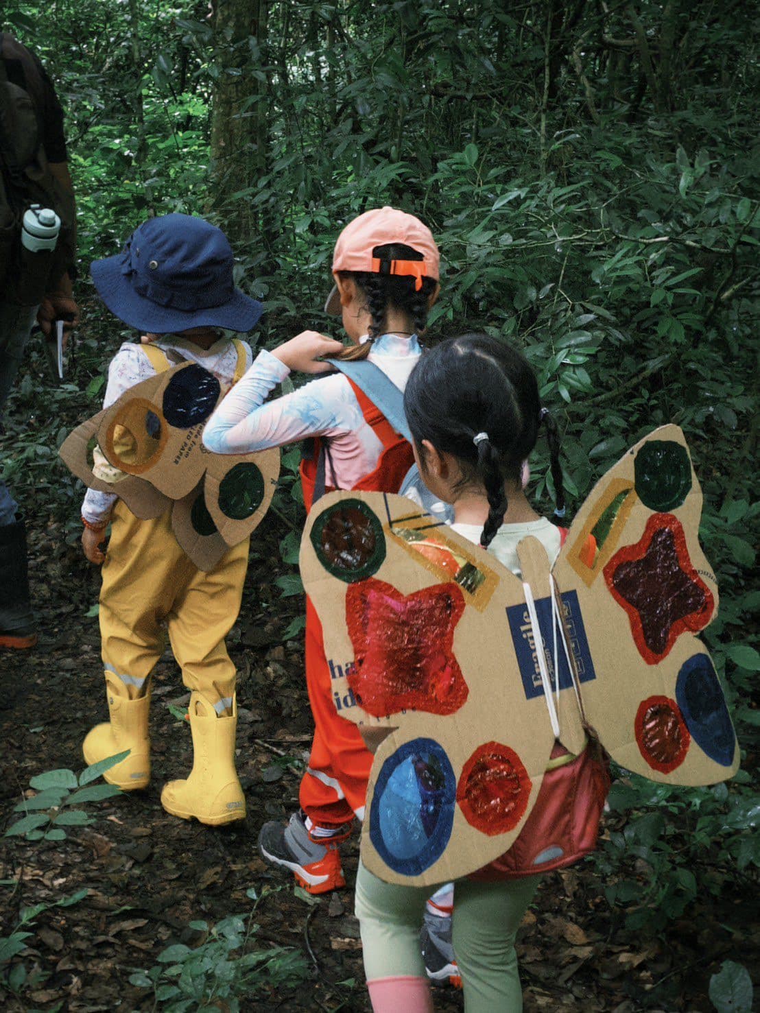 Children-searching-for-nature-treasures-during-a-scavenger-hunt-at-Firefly-Forest-School-in-Bangkok