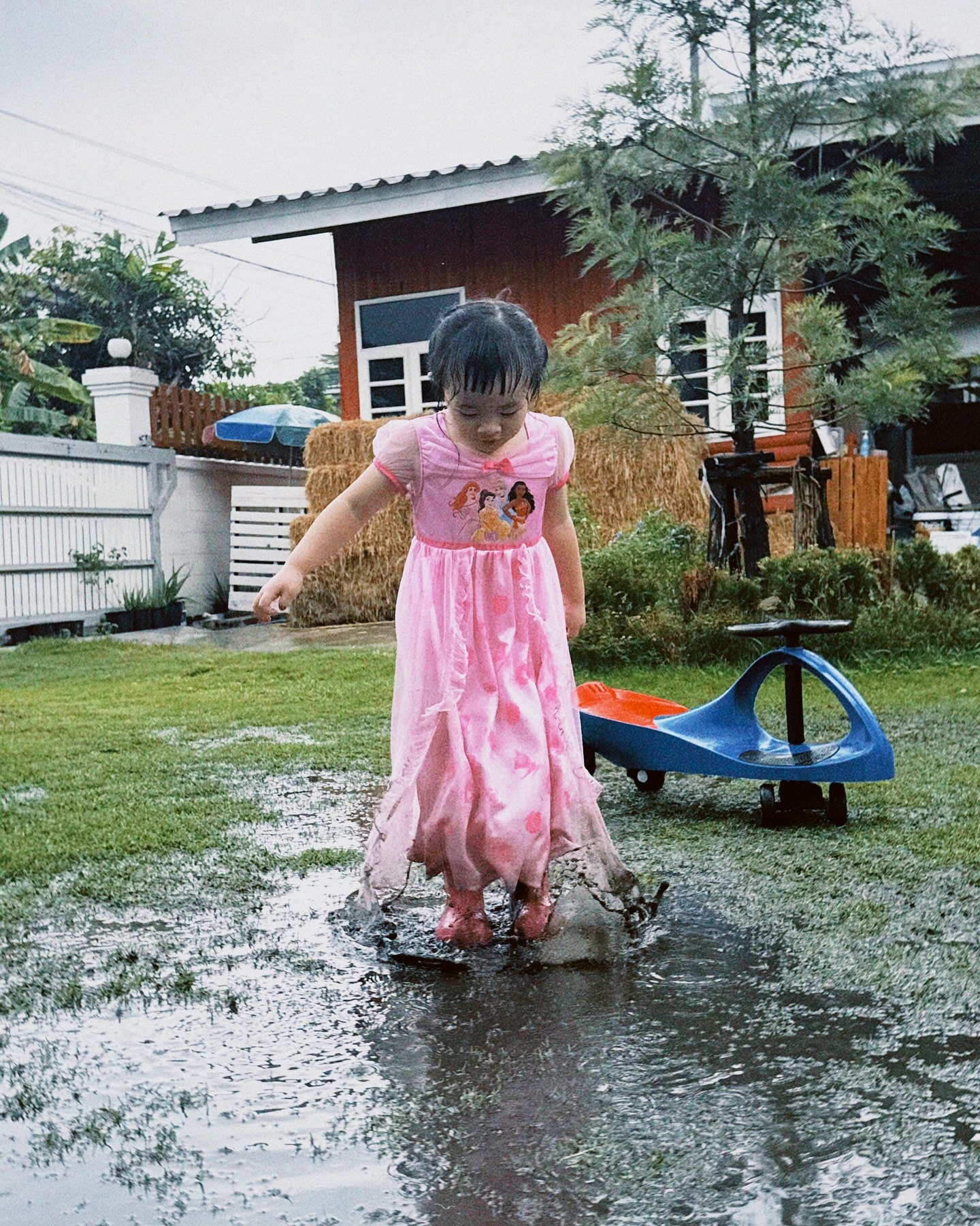 Explore nature art projects for kids at Firefly Forest School in Bangkok, fostering creativity for ages 1.5–11. Book a tour today!